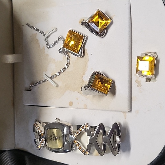 ***5/$20***Hall of fame jewellery set - Picture 2 of 6